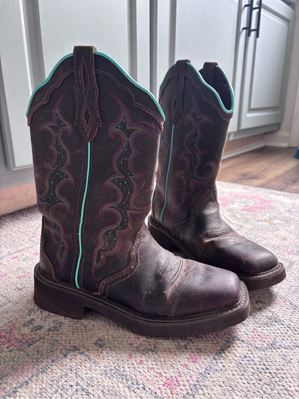 Justin Leather Western Boots with Turquoise Trim. Size 7.5 M.